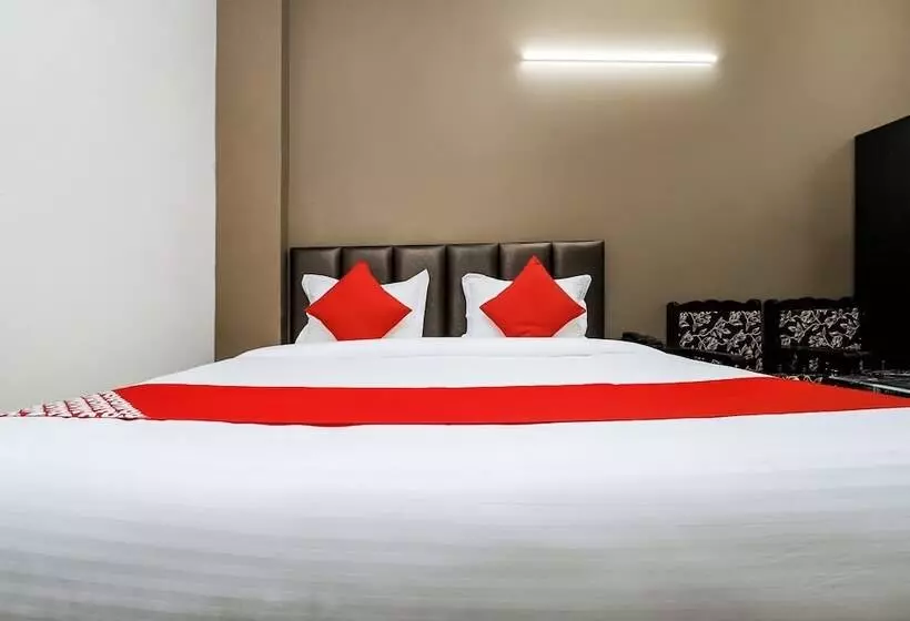 ホテル Collection O Ramji 7 Grand Near Tdi Mall