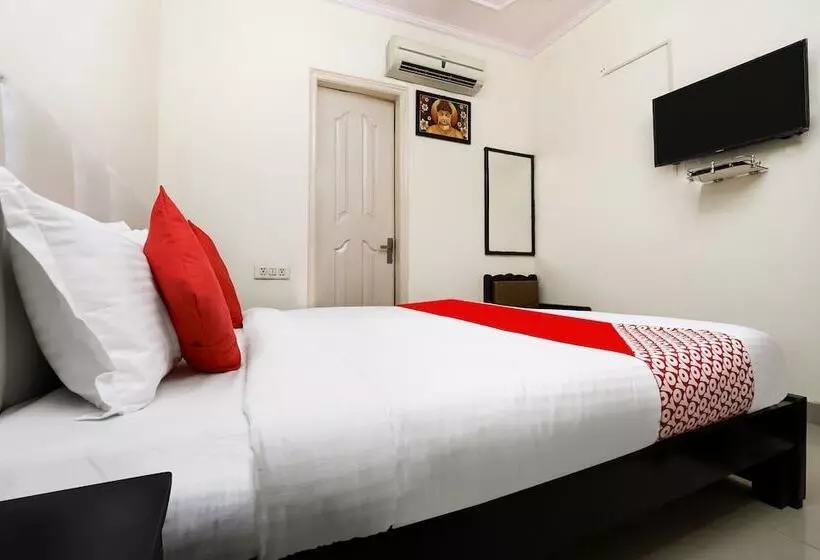 ホテル Collection O Ramji 7 Grand Near Tdi Mall