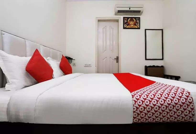 ホテル Collection O Ramji 7 Grand Near Tdi Mall