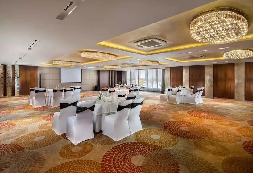 Hotelli Nirvana Sarovar Portico Gorakhpur