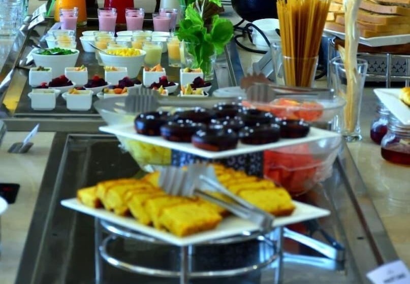 فندق Nirvana Sarovar Portico Gorakhpur