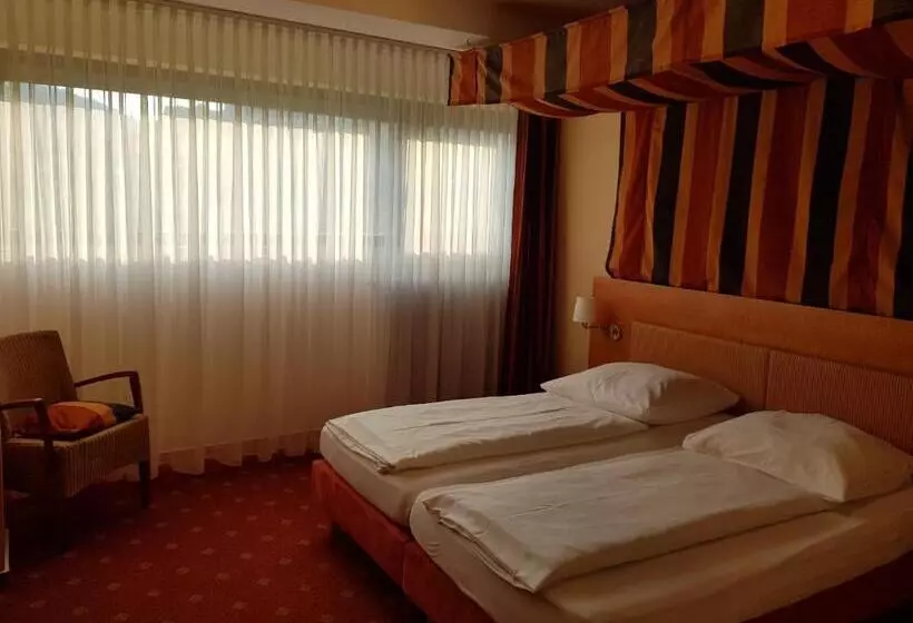 Hotelli Zum Moseltal