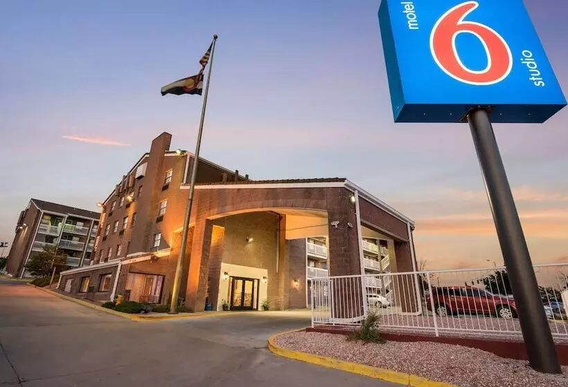 ホテル Studio 6 Colorado Springs, Colorado  Air Force Academy