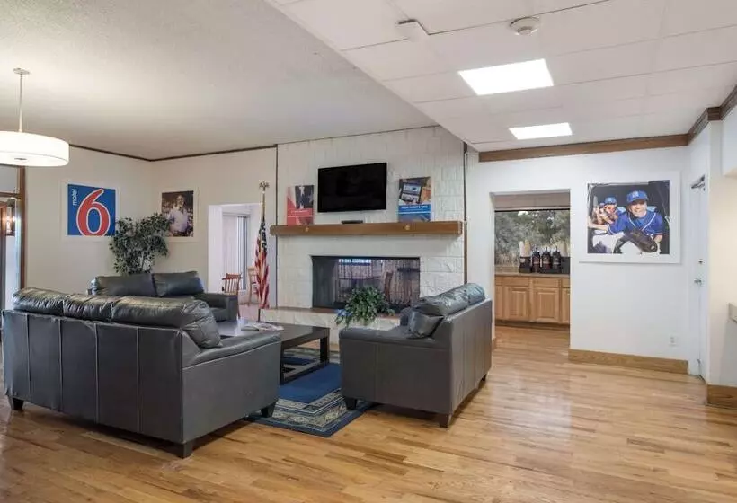 ホテル Studio 6 Colorado Springs, Colorado  Air Force Academy