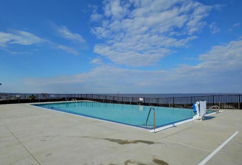 فندق Waterside Resort By Capital Vacations