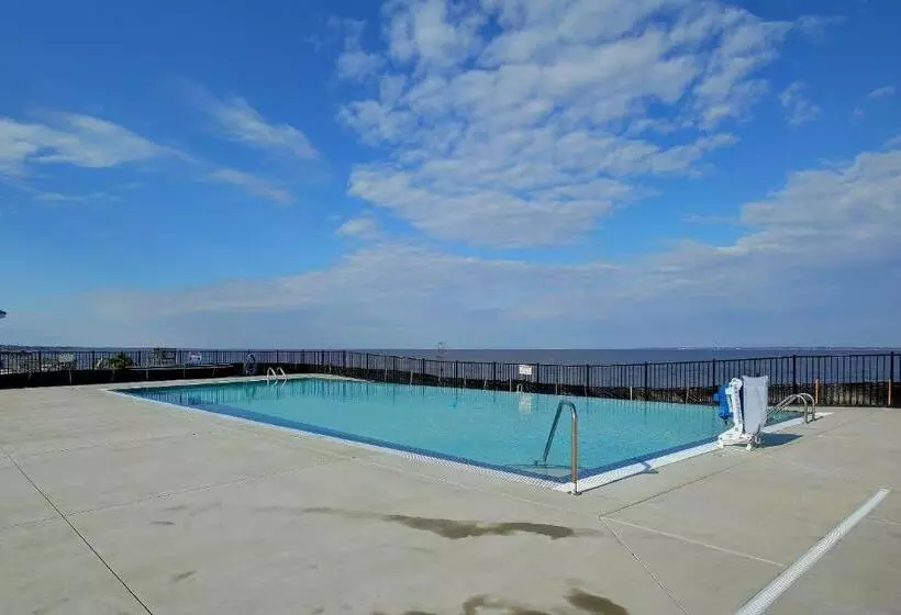 Hotelli Waterside Resort By Capital Vacations