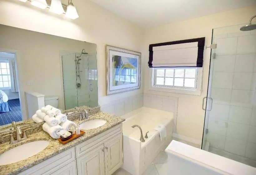 Hotelli Waterside Resort By Capital Vacations