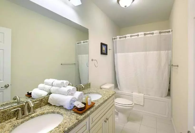 Hotelli Waterside Resort By Capital Vacations