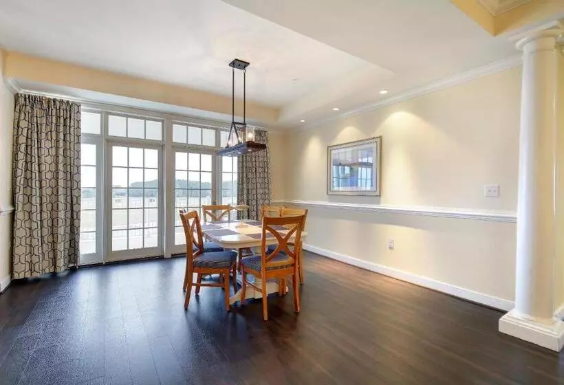 Hotelli Waterside Resort By Capital Vacations