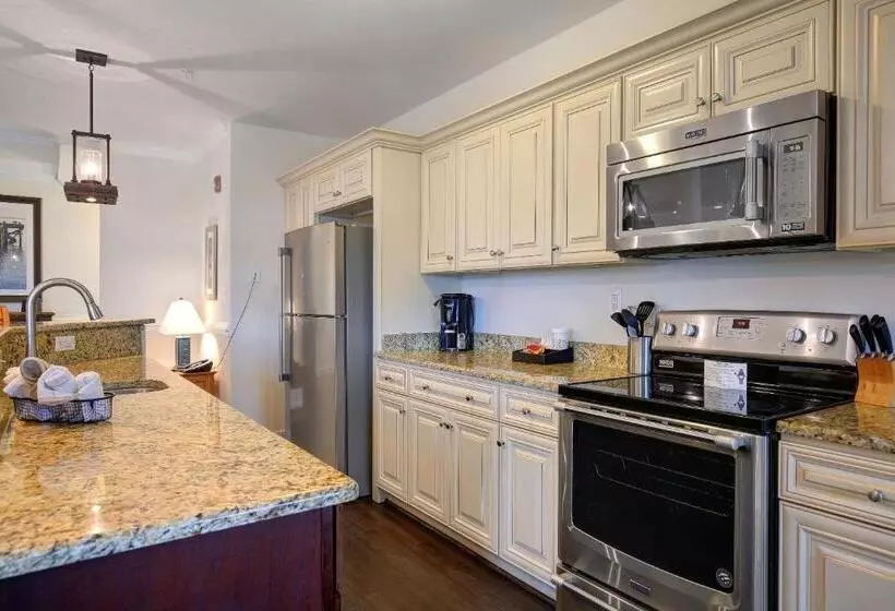 Hotelli Waterside Resort By Capital Vacations