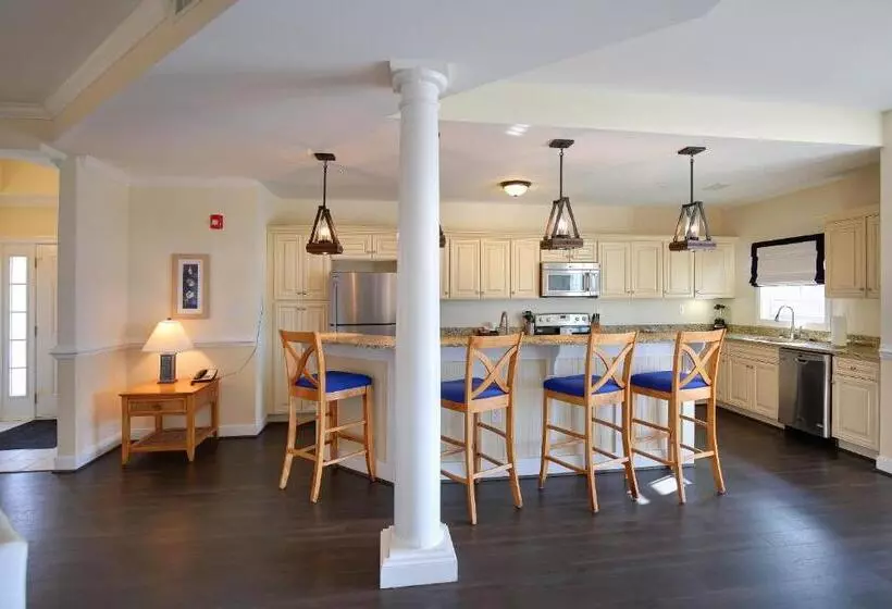 Hotelli Waterside Resort By Capital Vacations