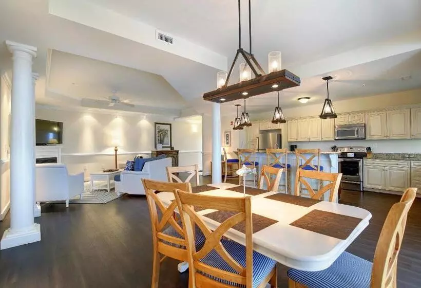 Hotelli Waterside Resort By Capital Vacations