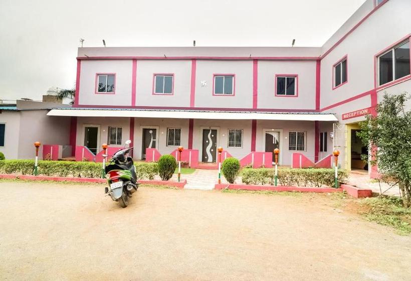 Отель Capital O 27616 Mega Royal