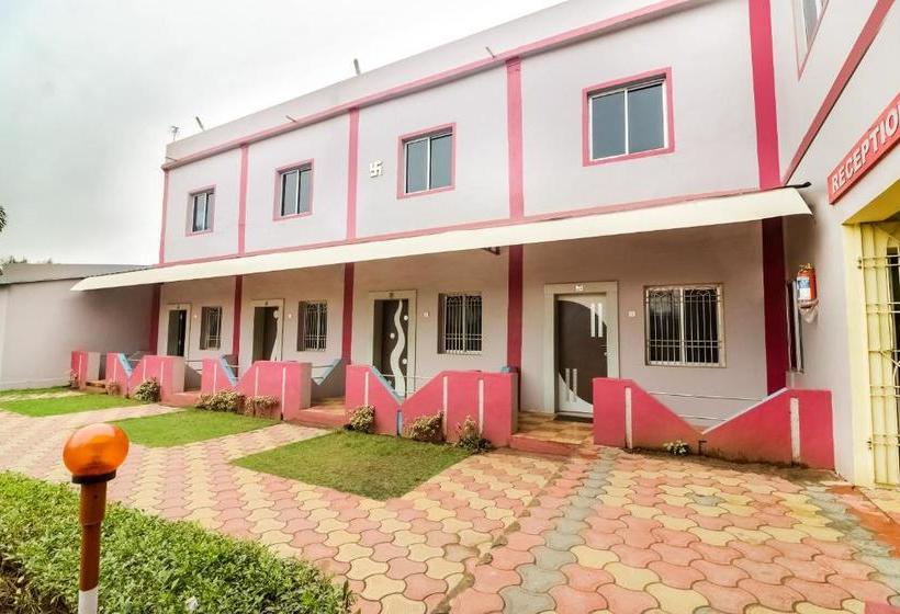 Отель Capital O 27616 Mega Royal