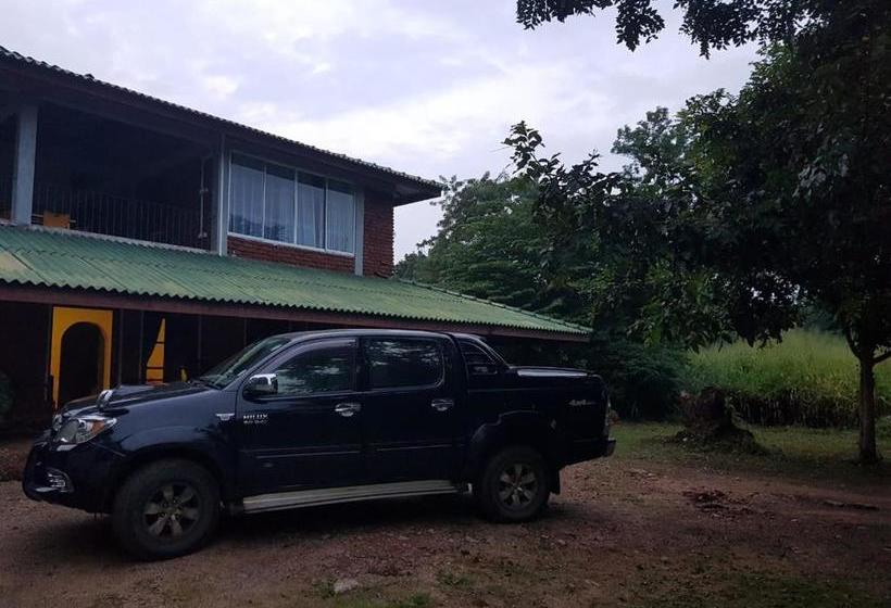 בית מלון כפרי Border