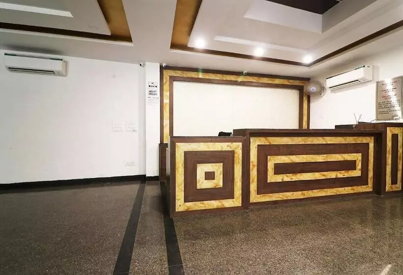 ホテル Peridot Near Igi Delhi Airport
