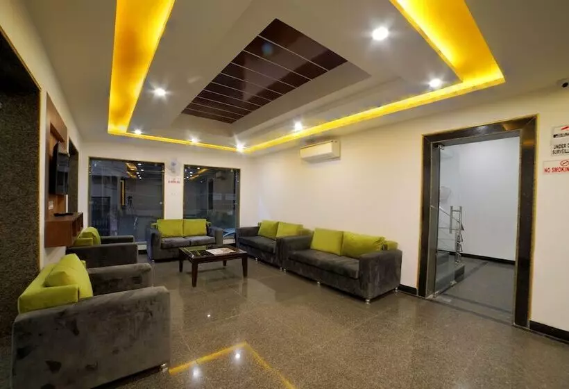 ホテル Peridot Near Igi Delhi Airport
