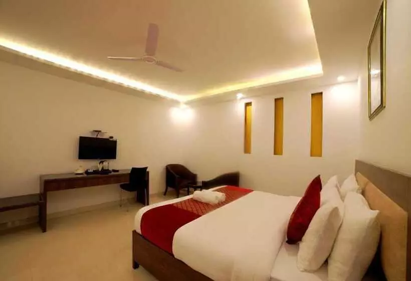 ホテル Peridot Near Igi Delhi Airport