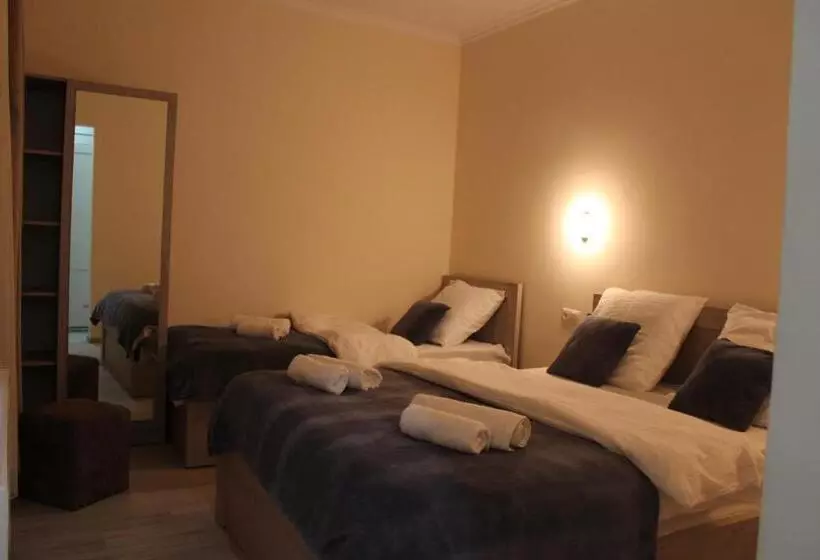 پانسیون Rooms 3