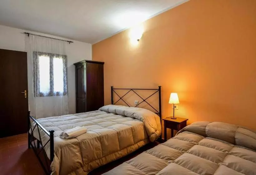 هتل Agriturismo La Valle Dei Bronzetti