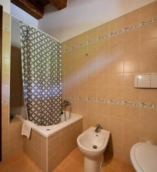 هتل Agriturismo La Valle Dei Bronzetti