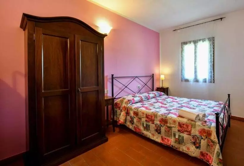هتل Agriturismo La Valle Dei Bronzetti