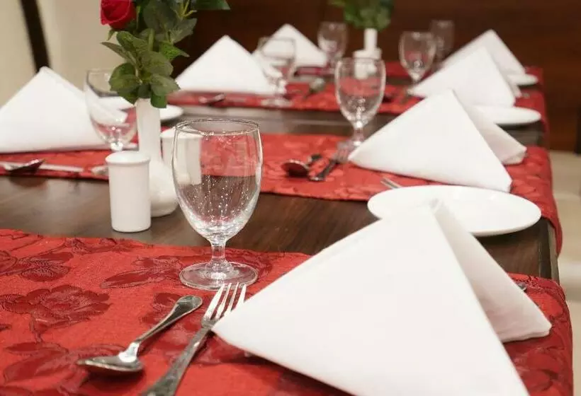 ホテル Millenia Regency Lucknow