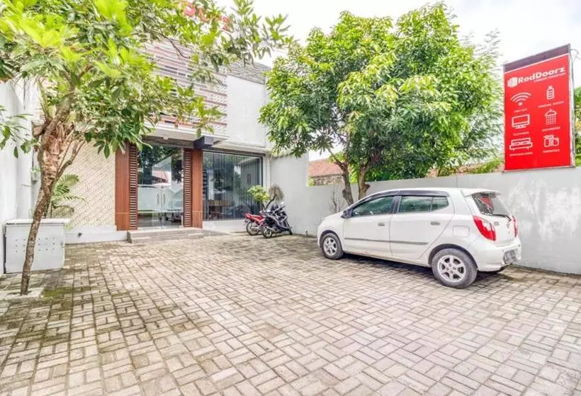 ホテル Reddoorz @ Homestay Tentrem Ayem