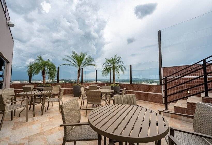 هتل Via Garden Varginha