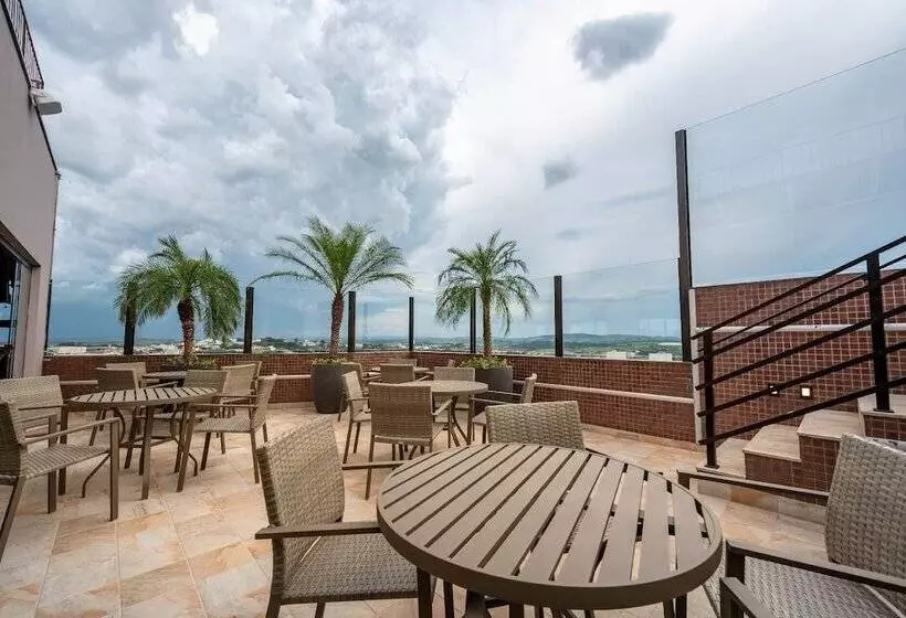 Hotelli Via Garden Varginha