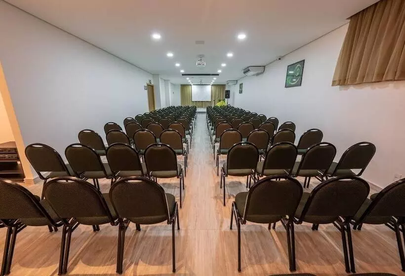 Hotelli Via Garden Varginha