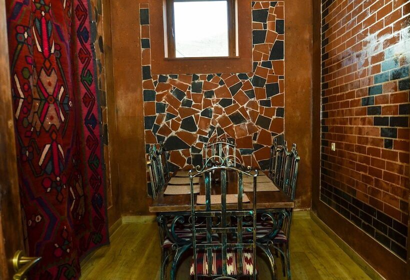 هتل Khoreayi Dzor