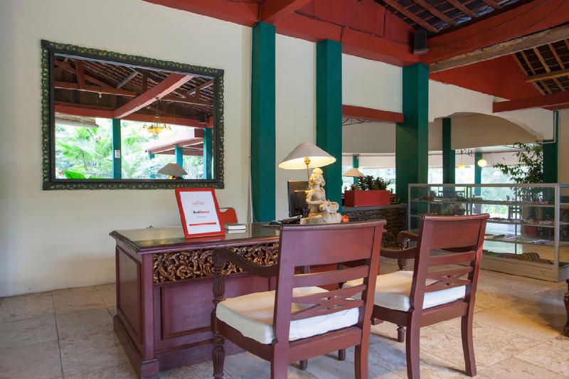 Hotel Reddoorz Plus Near Kalibaru Station