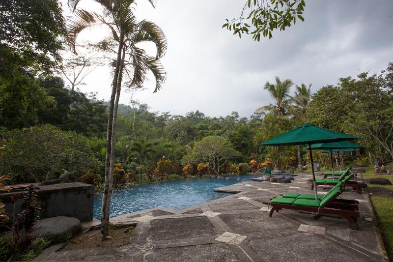 Hotel Reddoorz Plus Near Kalibaru Station