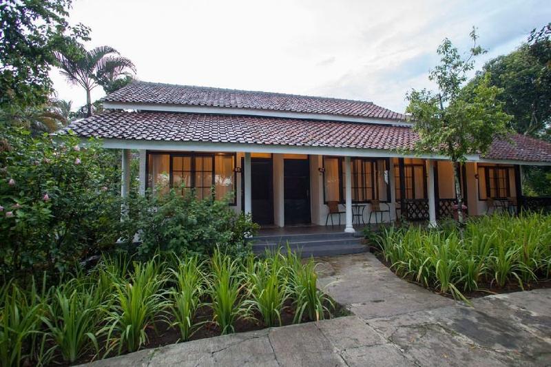 Hotel Reddoorz Plus Near Kalibaru Station