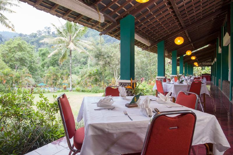 Hotel Reddoorz Plus Near Kalibaru Station