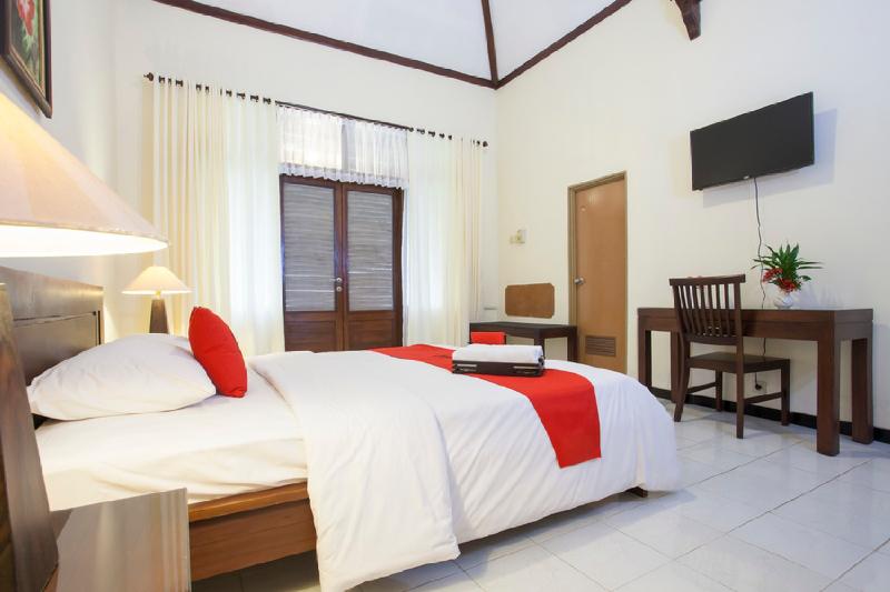 Hotel Reddoorz Plus Near Kalibaru Station