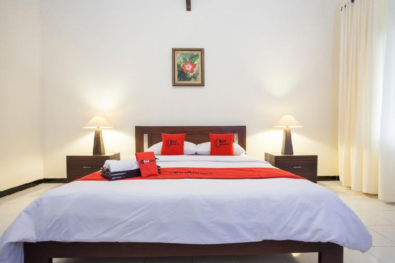 Hotel Reddoorz Plus Near Kalibaru Station