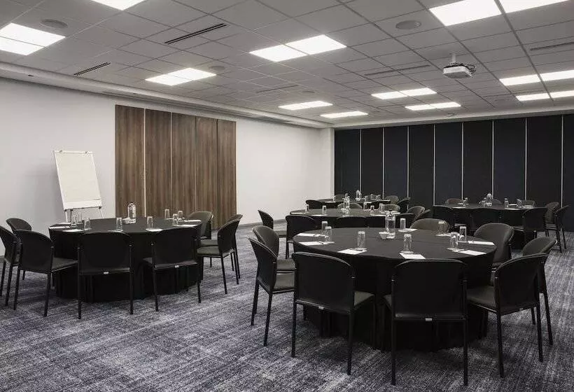 ホテル The Capital Melrose