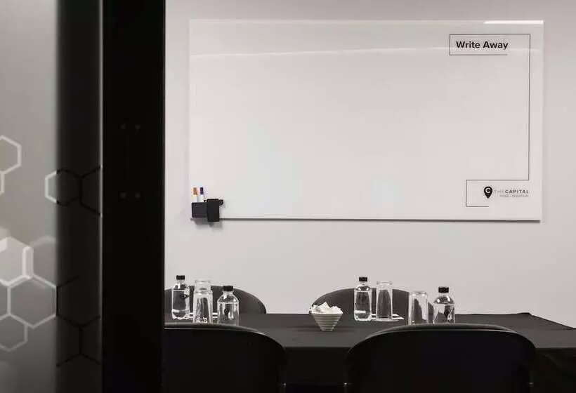 ホテル The Capital Melrose