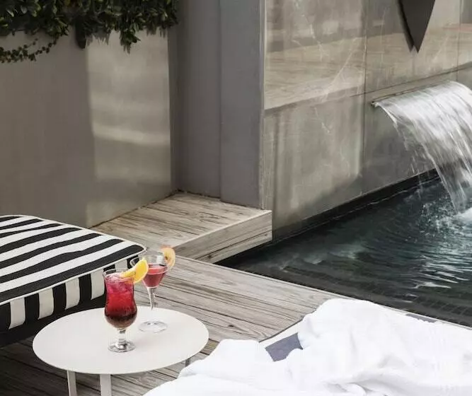 ホテル The Capital Melrose