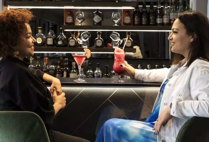 ホテル The Capital Melrose