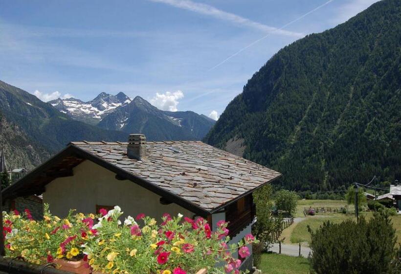 Aparthotel Foyer D Antan Suite Con Caminetto Hammam O Vasca Idromassaggio