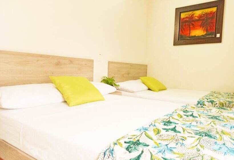 Отель Macedonia Plaza Medellin