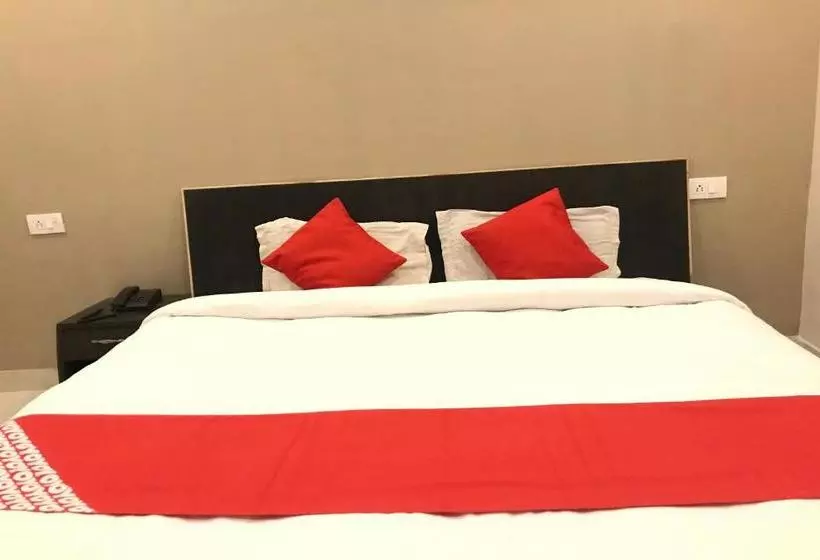 ホテル Oyo 23551 Sai Palace