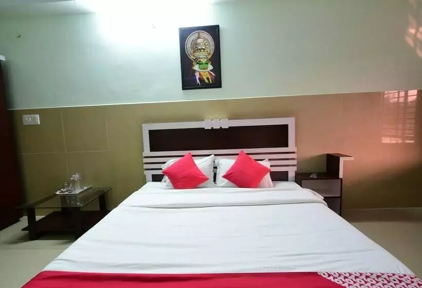 ホテル Oyo 24476 Ssg Residency