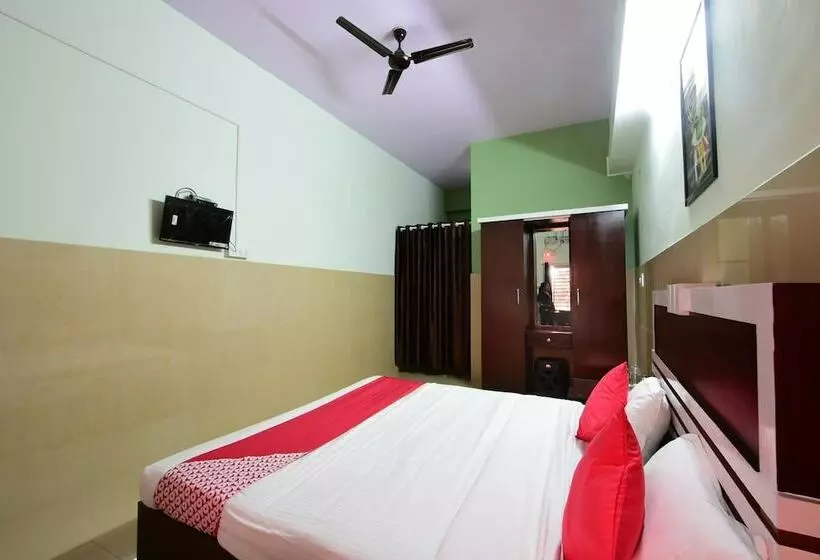ホテル Oyo 24476 Ssg Residency