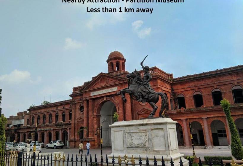 هتل Oyo 6623 Namaskar Villa