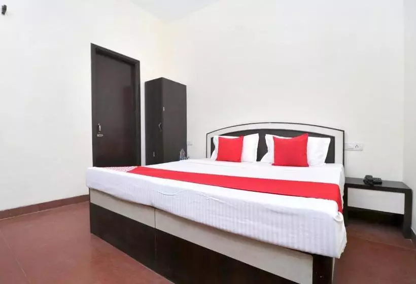 ホテル Oyo 6623 Namaskar Villa