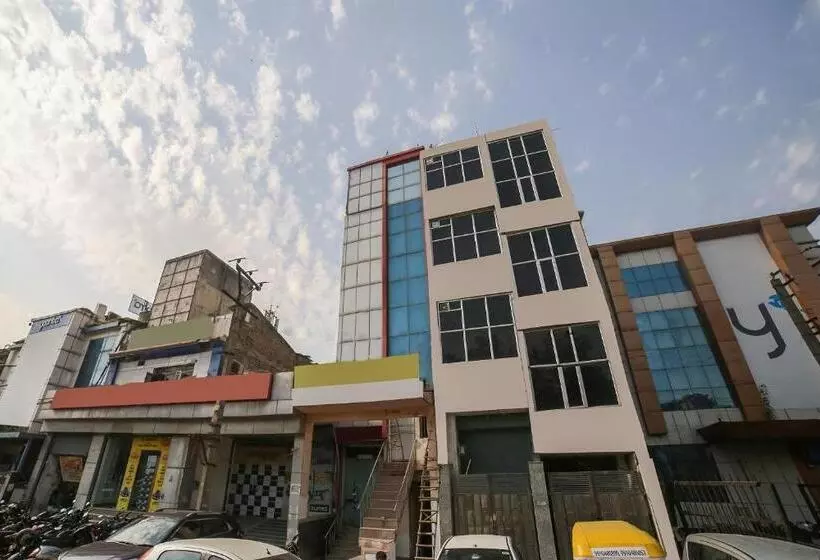 Oyo 19875 Hotel West Delhi Inn